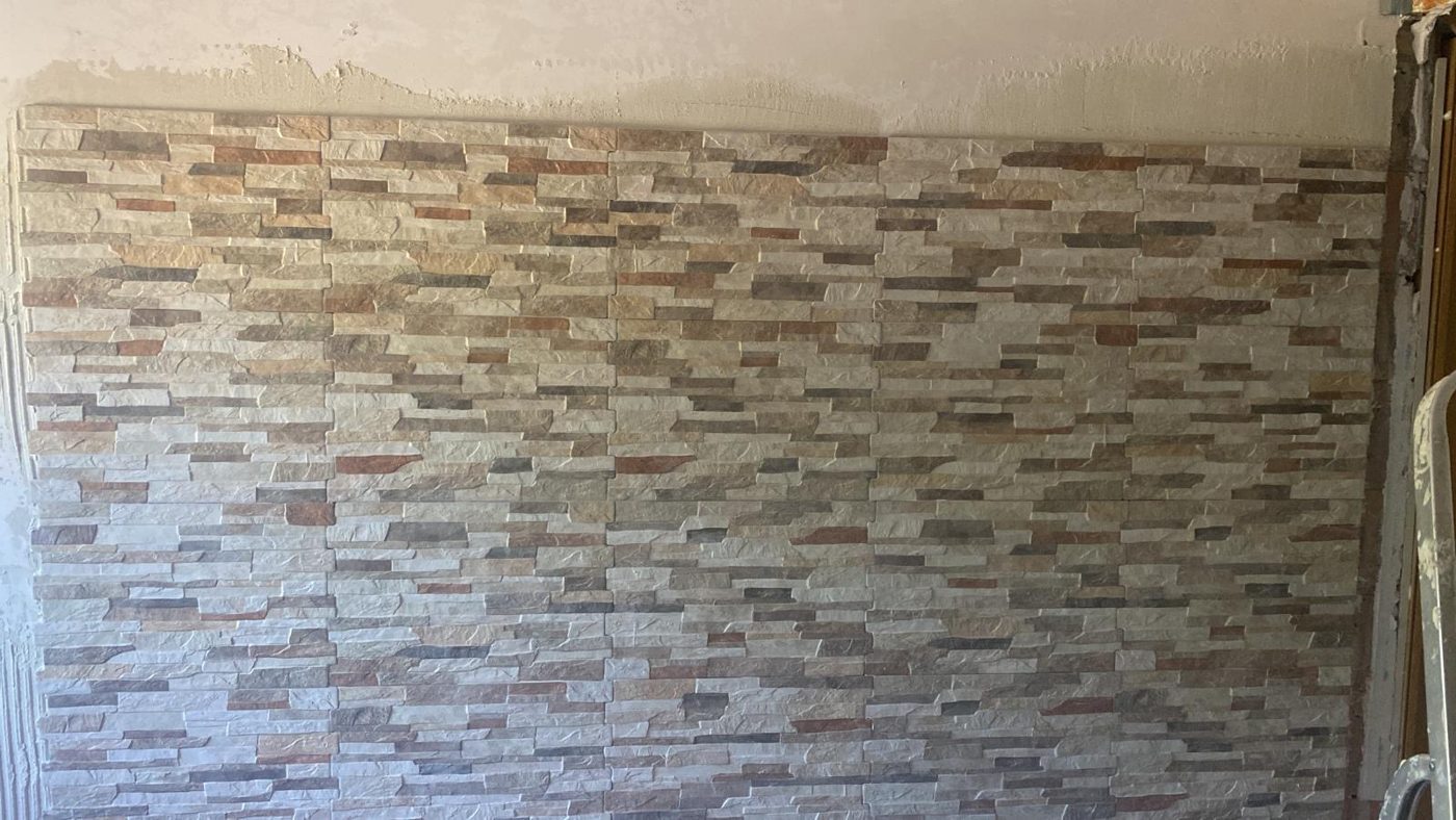 Mur revêtu de carreaux en grès cérame